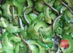 鱼仔炒凉瓜的做法图解5