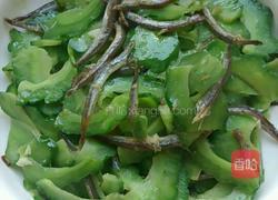 鱼仔炒凉瓜的做法图解7