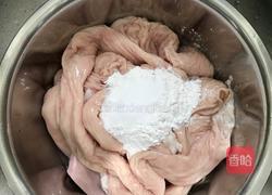 干锅肥肠的做法图解1