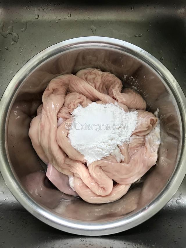 大肠用淀粉盐 抓匀浸泡半小时小时 