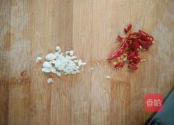 爽口芹菜的做法图解3