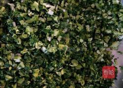 萝卜叶猪肉包子的做法图解1