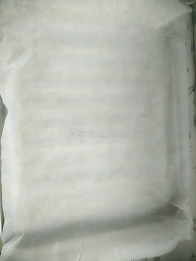 准备烤盘，铺锡纸
