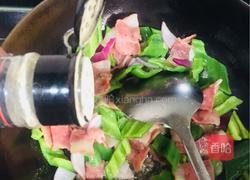 青椒洋葱炒培根的做法图解11