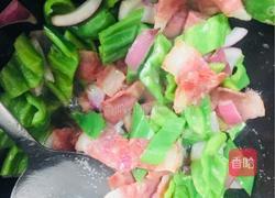 青椒洋葱炒培根的做法图解14