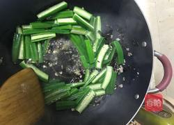 肉沫梅干菜炒秋葵的做法图解5