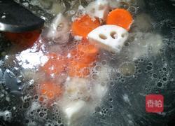 莲藕胡萝卜猪骨汤的做法图解4