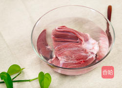 鲜虾羊肉砂锅的做法图解1