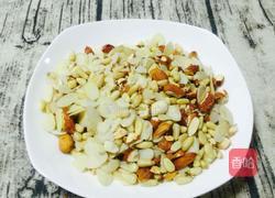 杏仁松子仁牛轧糖的做法图解3