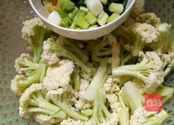 蒜蓉炒花菜的做法图解1