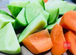 青红萝卜炖牛腱的做法图解2