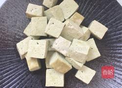 豆腐炒虾仁的做法图解1