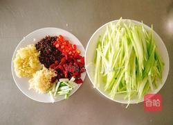 炝拌佛手瓜的做法图解1