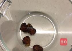 蜂糖桃胶羹的做法图解1