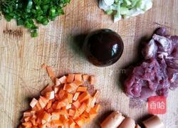 砂锅皮蛋粥的做法图解1