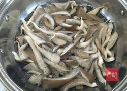 土豆片炒蘑菇的做法图解2