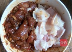 红椒蒜苔炒肉的做法图解1