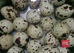 鹌鹑蛋焖鸡爪的做法图解1