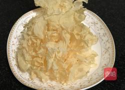 红枣莲子银耳汤的做法图解1