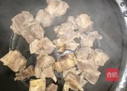 砂锅西红柿土豆炖牛腩（毛豆）的做法图解2