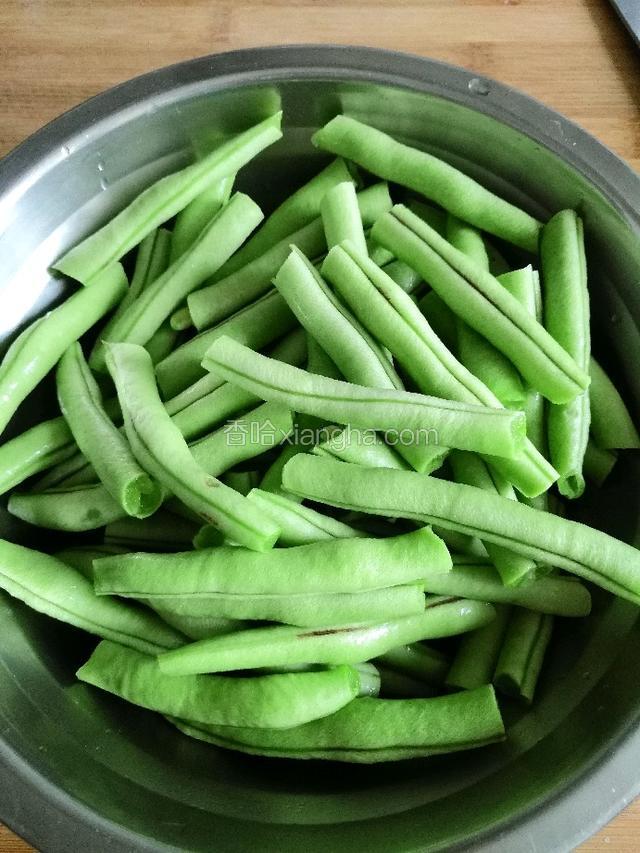 无丝豆洗净用手掐断