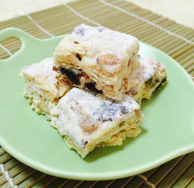 这几块，多撒了点点奶粉。



奶味很浓郁……