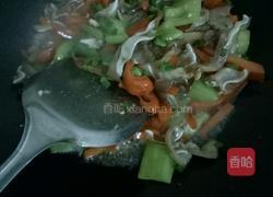 辣椒炒猪耳的做法图解7