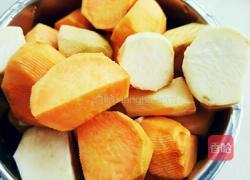 地瓜红枣玉米粥的做法图解3