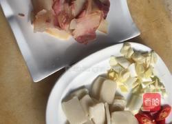 年糕腊肉的做法图解1