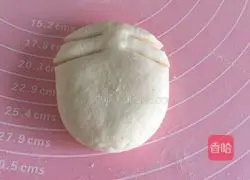 Illustration of how to make cute cow steamed buns 8