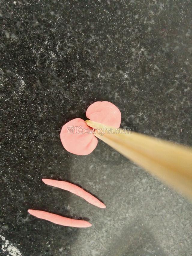 蝴蝶结做法，用筷子夹起即可