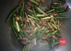 蒜苗炒肉片的做法图解4