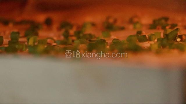 入烤箱中层180度20分钟