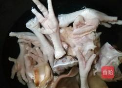 卤鸡脚猪耳的做法图解3
