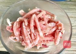 白菜梗子芹菜炒肉丝的做法图解5