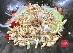 白菜梗子芹菜炒肉丝的做法图解17