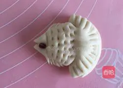 Illustration of how to make milk-flavored goldfish steamed buns 17