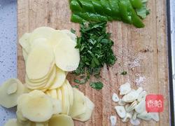 酸辣土豆片的做法图解2