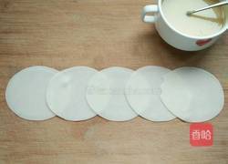 饺子皮版葱油饼的做法图解5