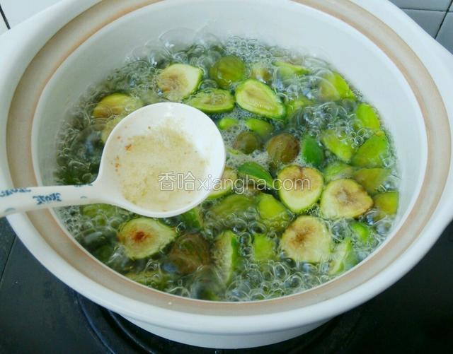烧开撇去浮沫。