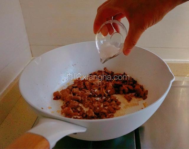 白糖翻炒入味