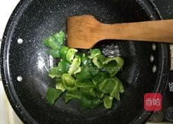 青椒炒虾饺（毛豆）的做法图解2