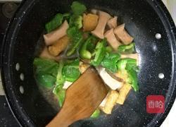 青椒炒虾饺（毛豆）的做法图解3