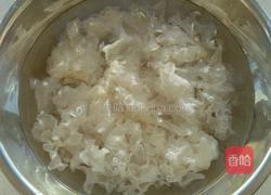 冰糖雪梨银耳胡萝卜汤的做法图解1