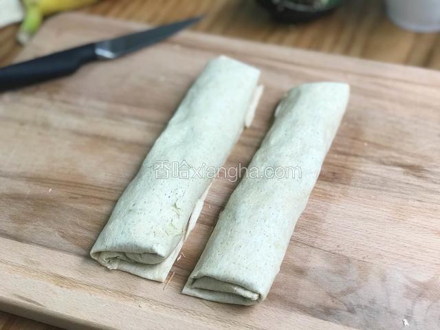用刀将中间的部分切断