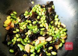 火腿木耳炒毛豆的做法图解5