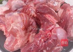 酸菜炖大骨头的做法图解2