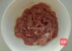 蒜苗炒肉的做法图解2