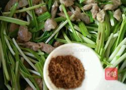 蒜苗炒肉的做法图解9