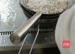 椒香蛋黄炒玉米的做法图解1